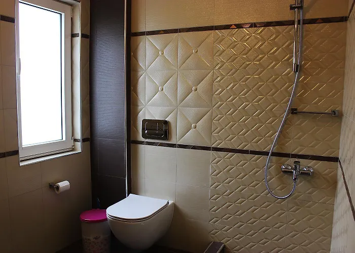 Elegant View - - 3bd Apartman *