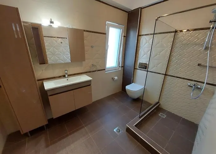 Elegant View - - 3bd Apartment